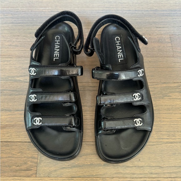 The sandals are in excellent condition and ready to be worn and loved. - Picture 2 of 3